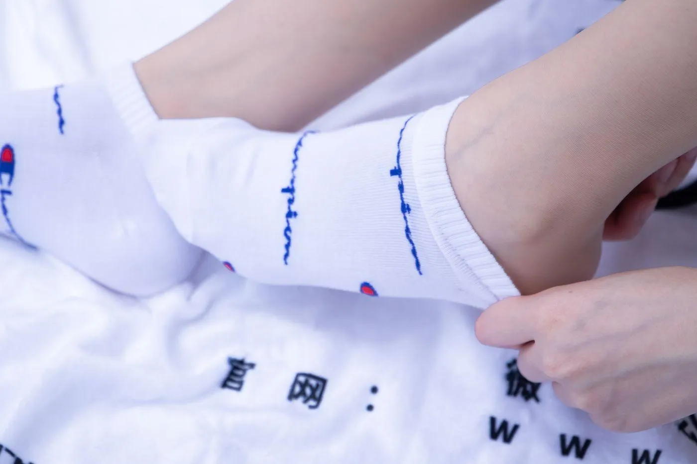 [BoBoSocks袜啵啵]NO.001 小甜豆-帆布鞋、白棉袜、肉丝 [138P]插图3